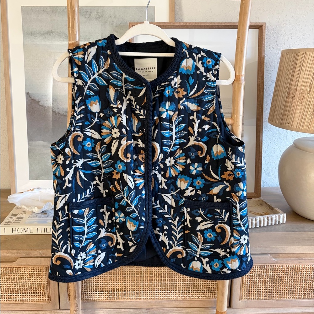 Bagatelle Blue Floral Quilted Vest Sz M